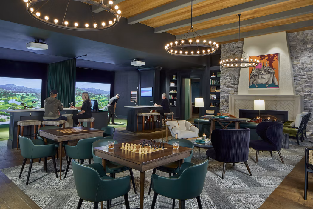 INTOWN GOLF Lounge Hitting Bay