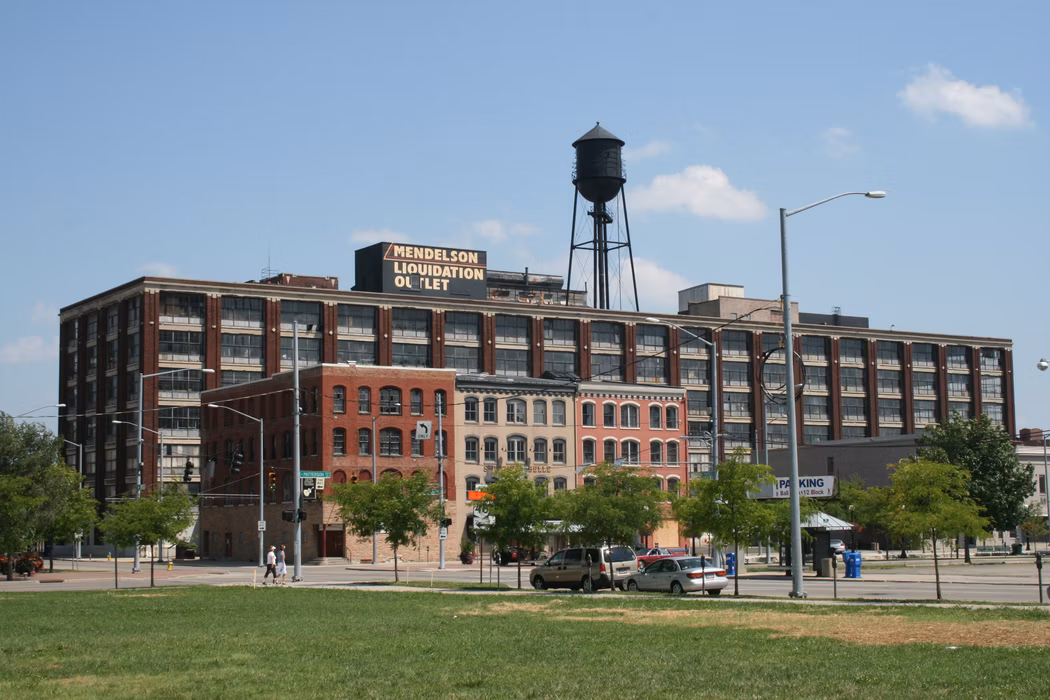 Mendelson Liquidation Building