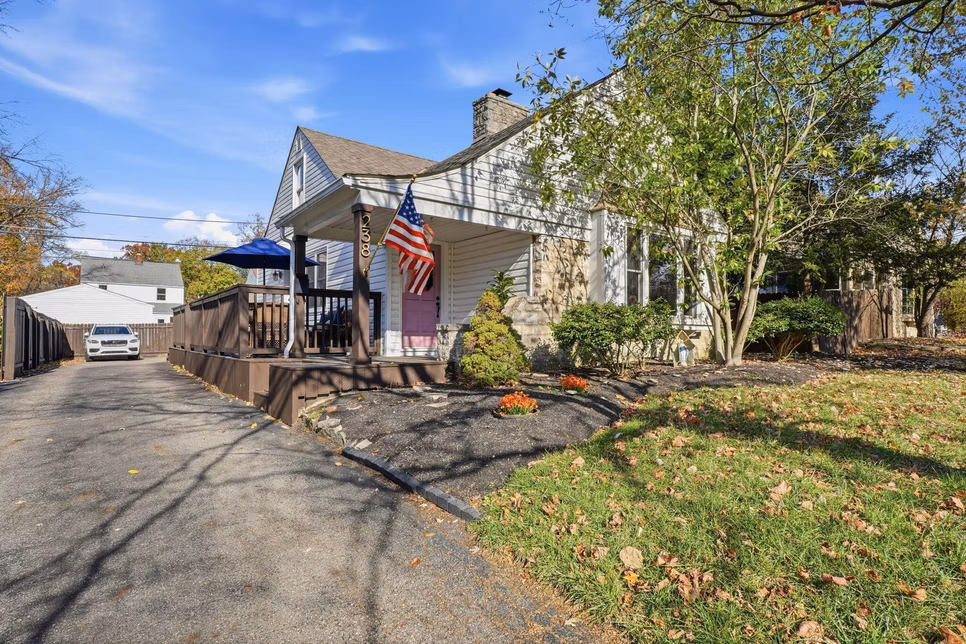 238 W Henderson Road